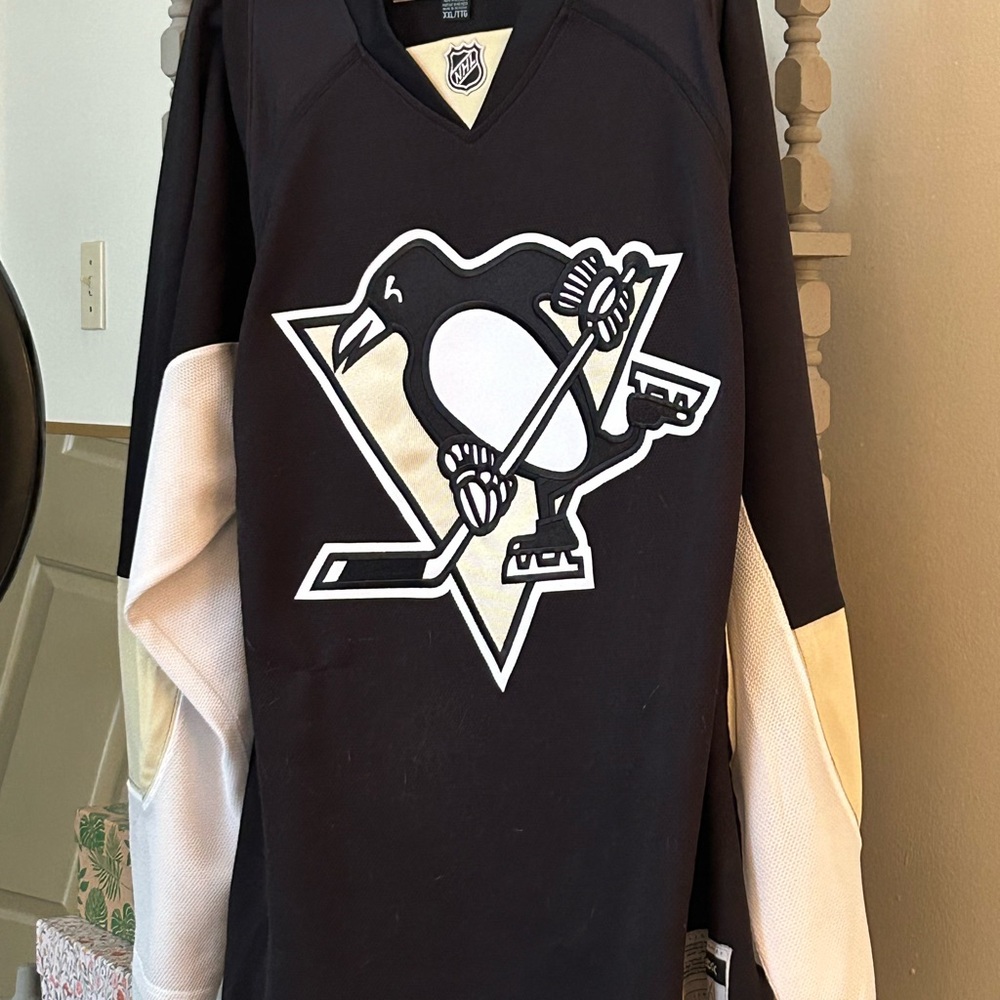 BRAND NEW NEVER WORN Pittsburg Penguins Jersey XXL